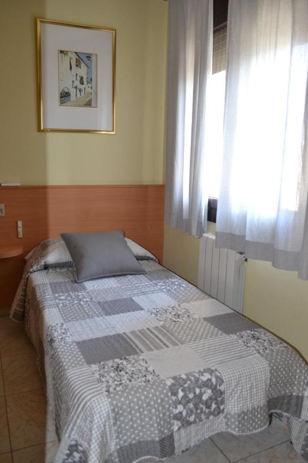 Hostal Bartis Figueres (Girona) Exterior foto